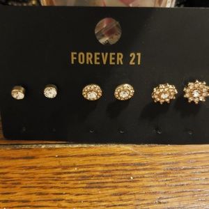 BNWT Forever 21 Stud Earring Ser
